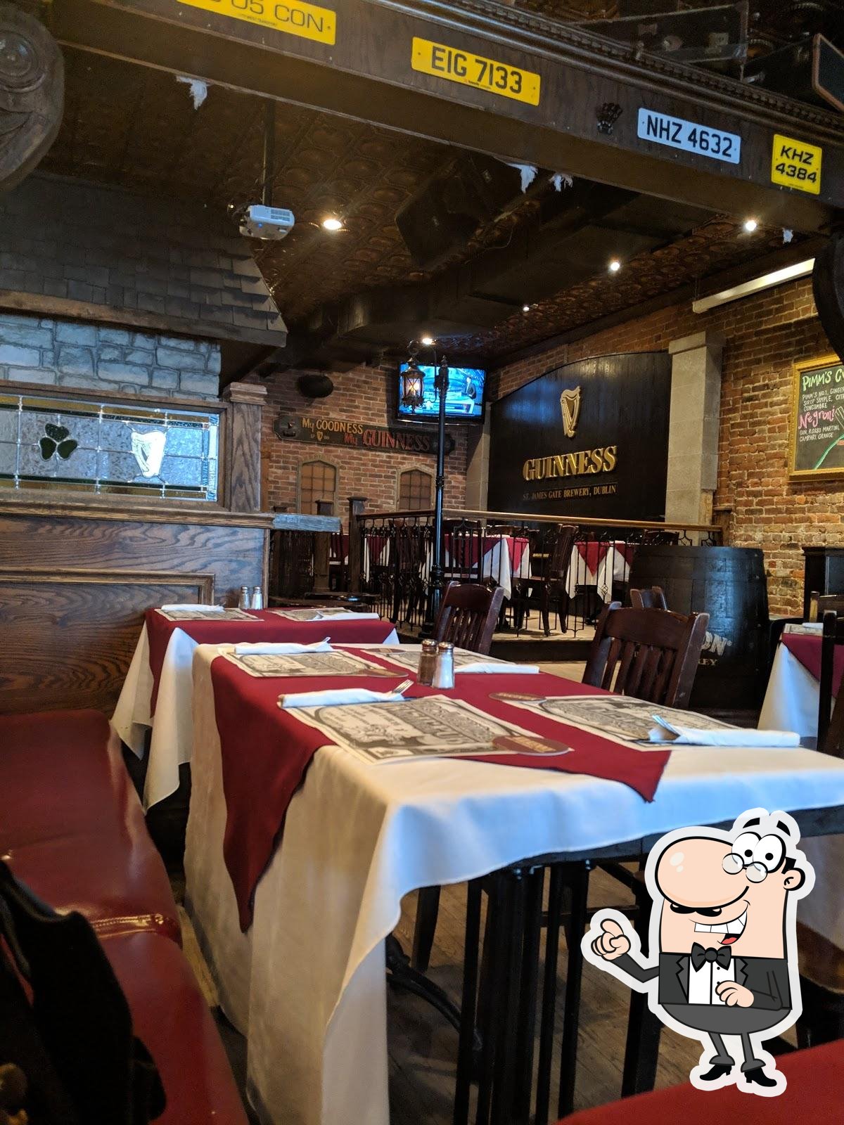 Интерьер "Mckibbins Irish Pub".