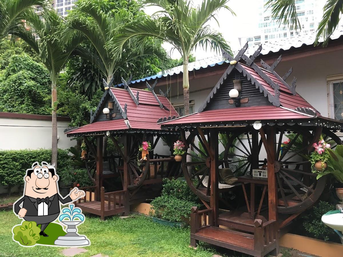 Посмотрите на фасад "Wanpen Restaurant".