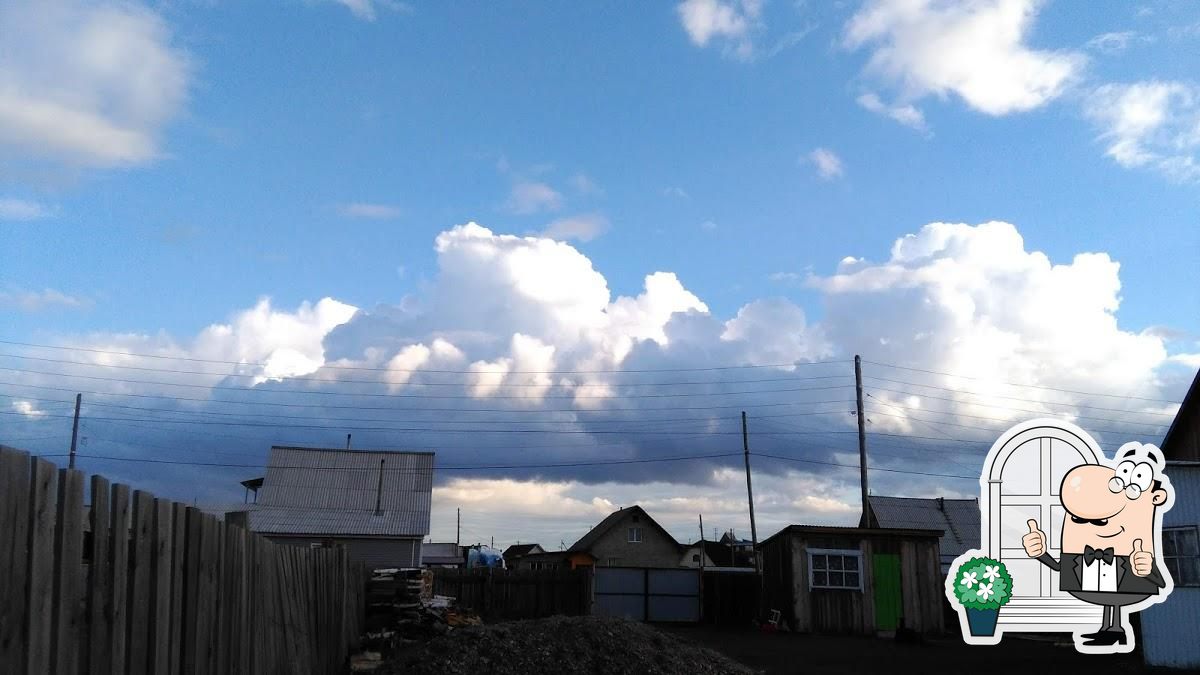 Наслаждайтесь свежим воздухом и пейзажем, открывающемся из "Три Коня".