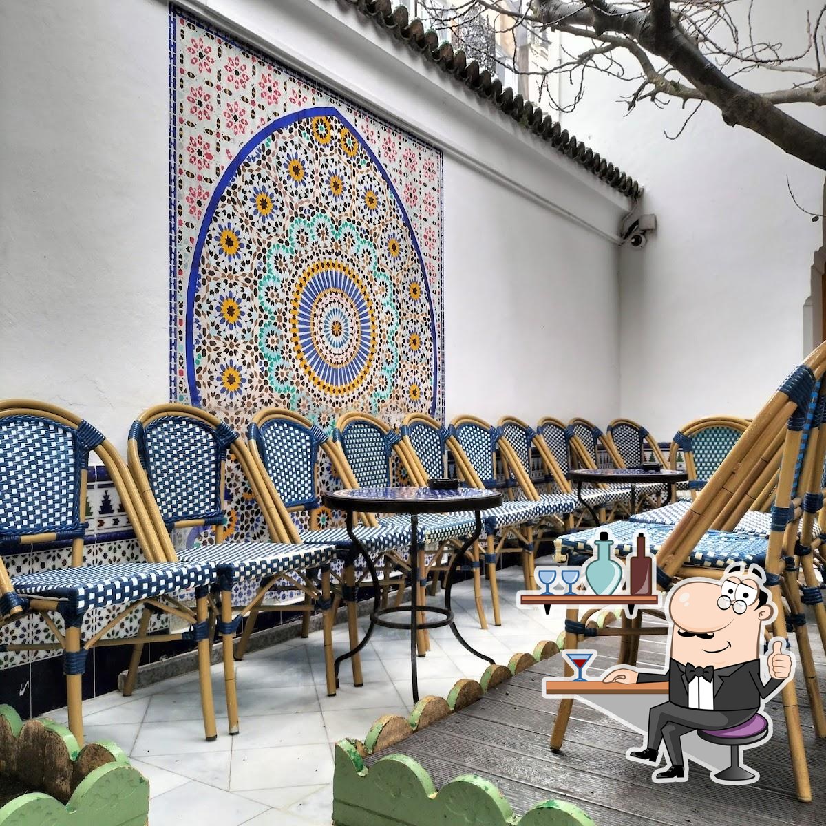 Посмотрите на внутренний интерьер "Restaurant La Mosquée de Paris".