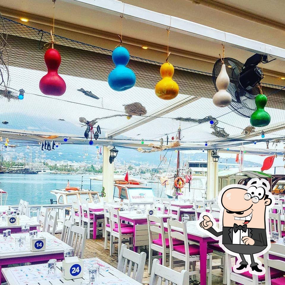 Посмотрите на внутренний интерьер "Bumba Restaurant & Bistro".