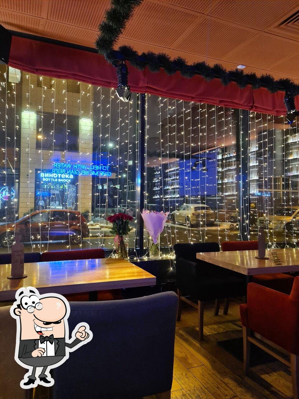 Посмотрите на внутренний интерьер "Кваккер".