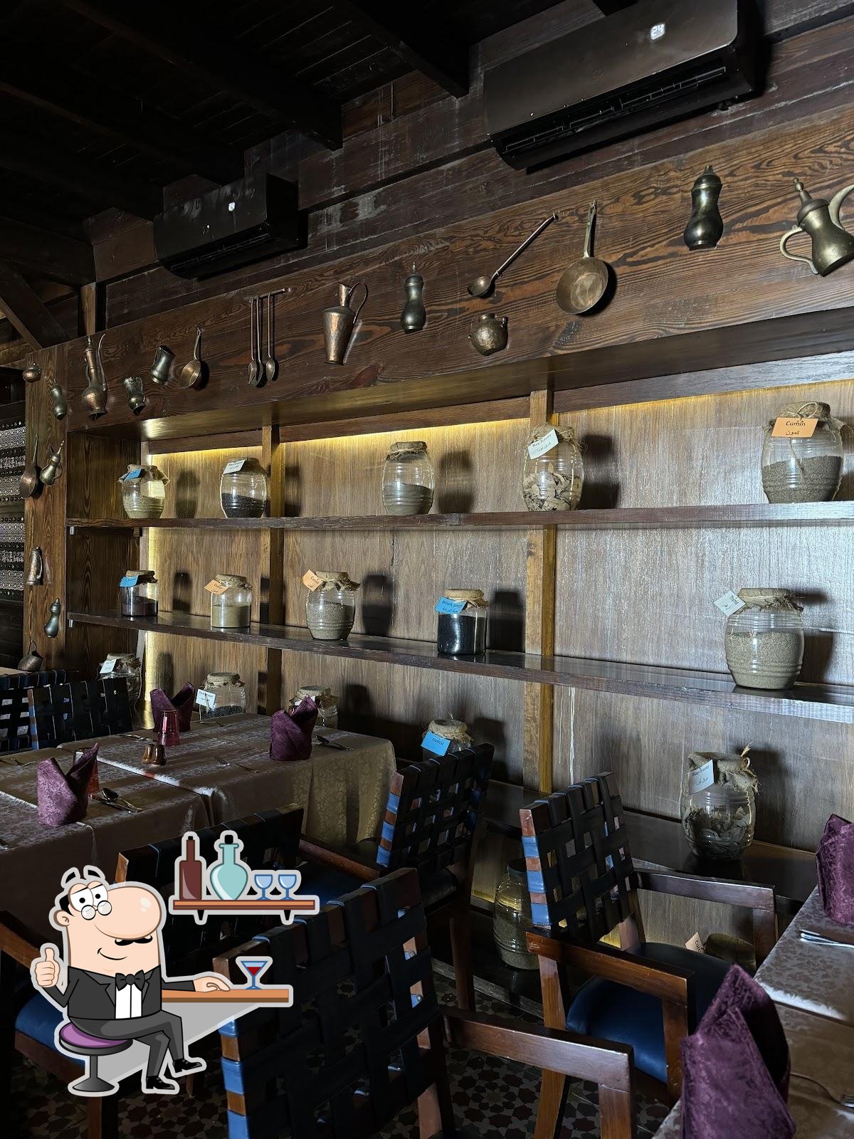 Забронируйте столик в "Boharat Restaurant".