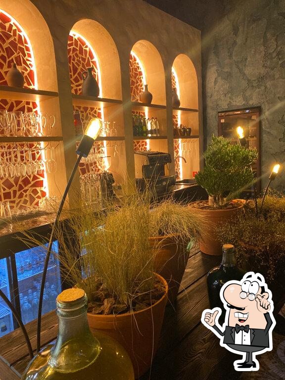 Посмотрите на внутренний интерьер "Kazan-Mangal".