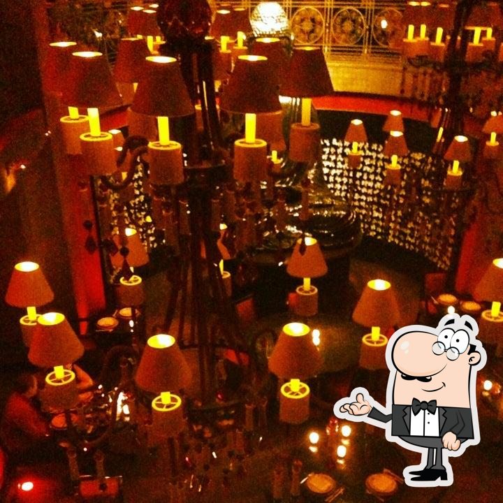Посмотрите на внутренний интерьер "Buddha-Bar Prague".