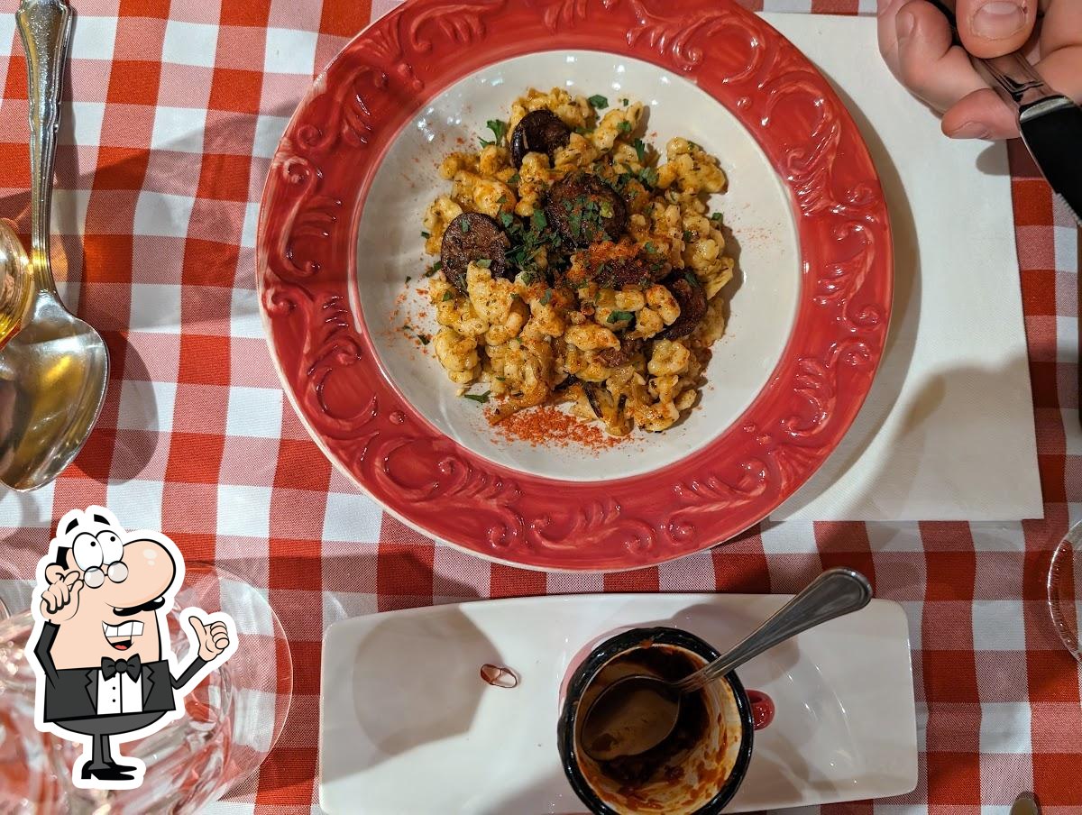 Забронируйте столик в "Hungarkum bistro".