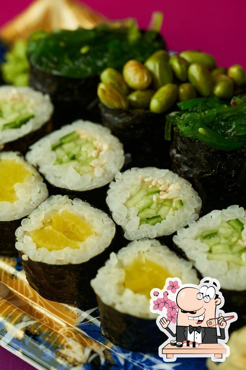 В "Yume Sushi Market" попробуйте суши и роллы.