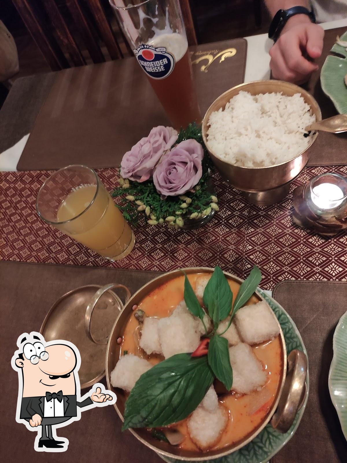 Посмотрите на внутренний интерьер "Rabiang Thai Restaurant".