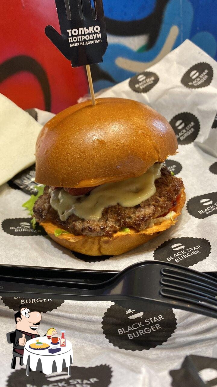В "Black Star Burger" вы можете  отведать гамбургеры.