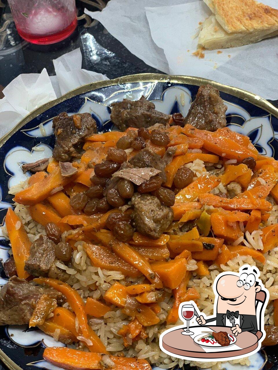 Насладитесь большим количеством мясных блюд.