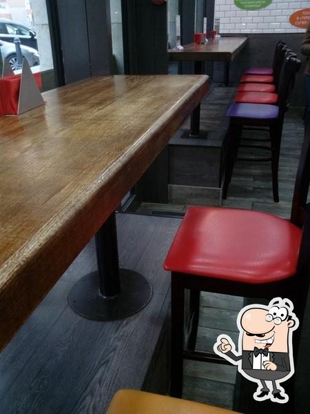 Посмотрите на внутренний интерьер "Теремок".