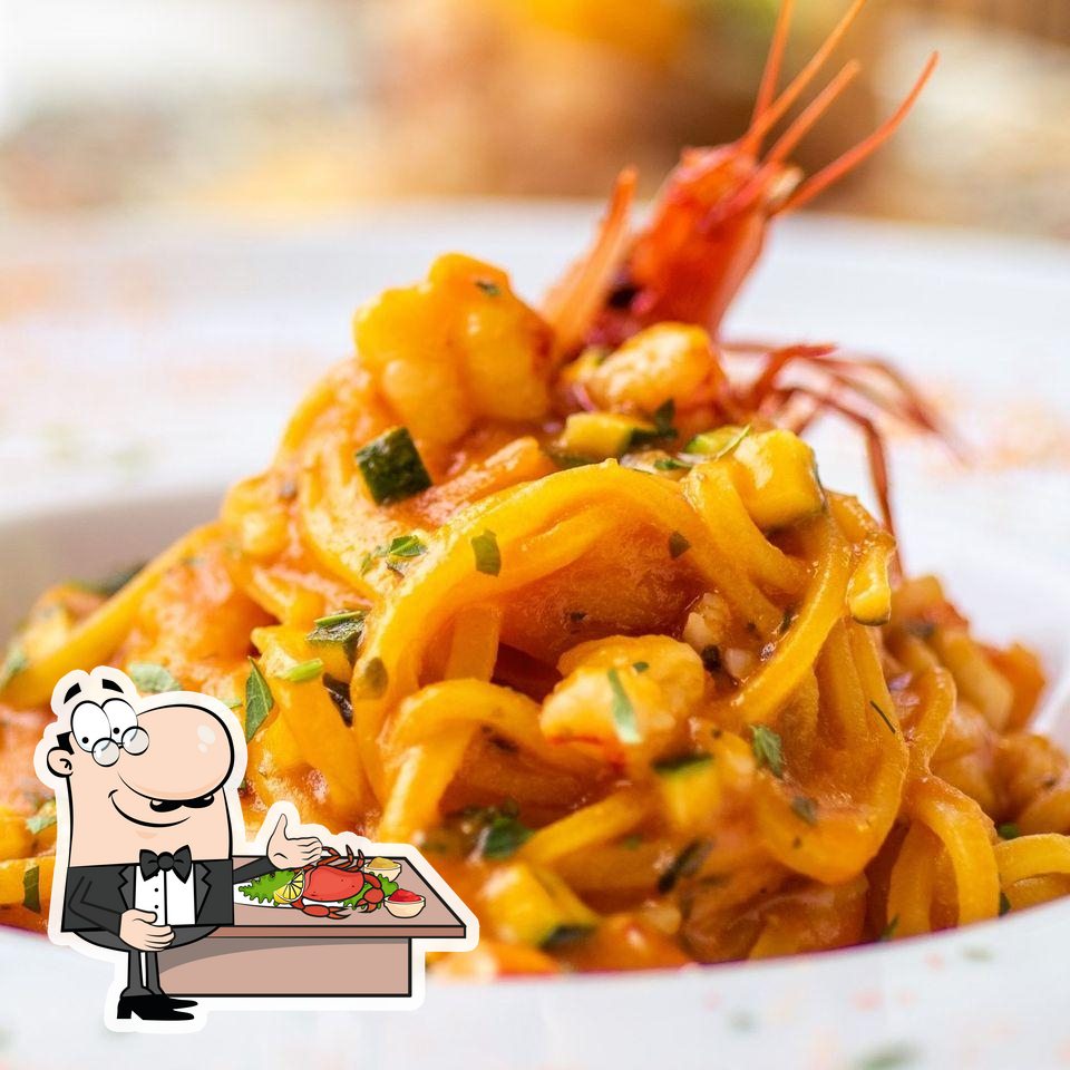 Гости  "MARE NOSTRUM Seafood" могут  заказать  разные  блюда из морепродуктов.