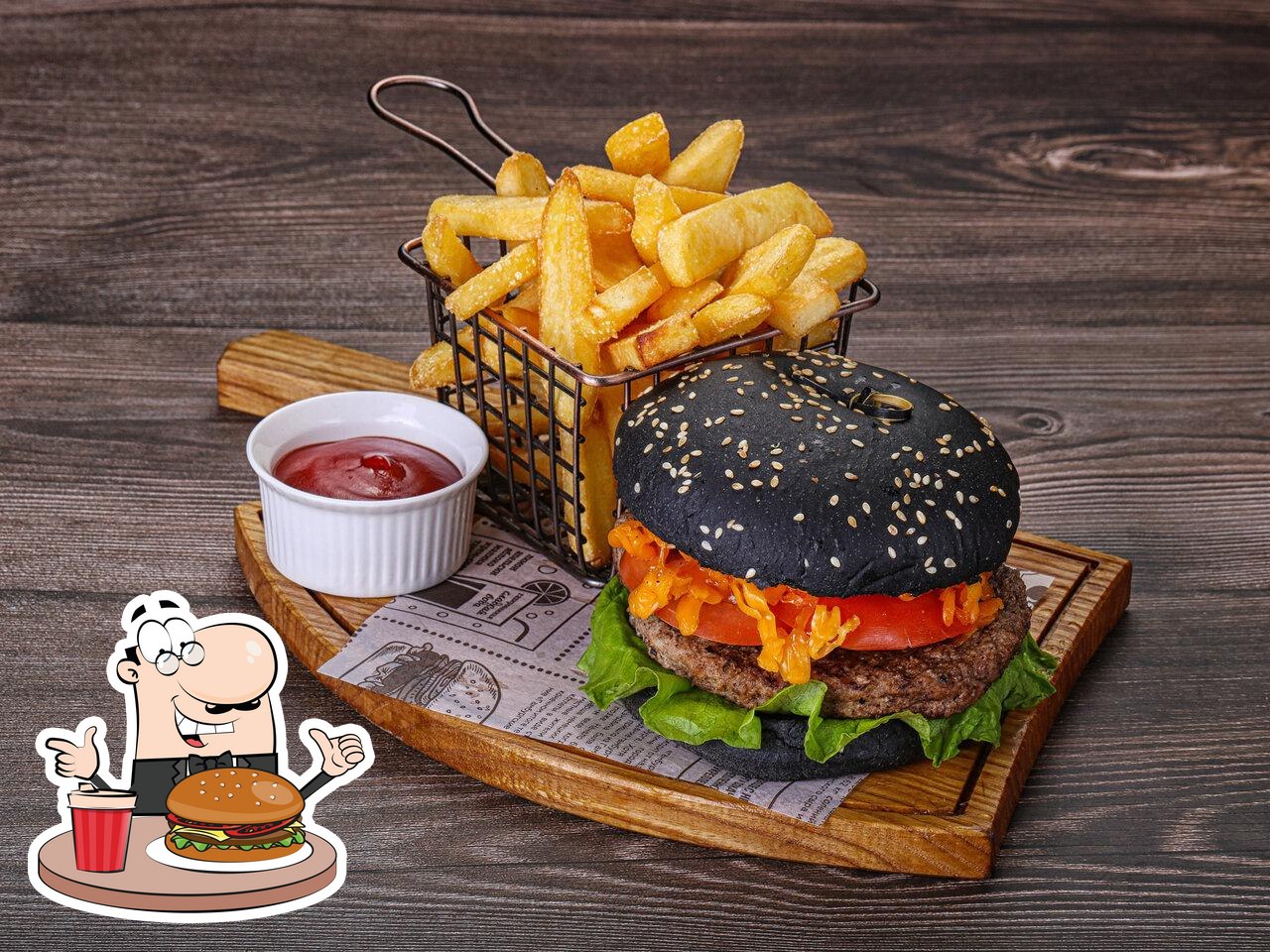  Гамбургеры из "Полнолуние" придутся по вкусу любому гурману.