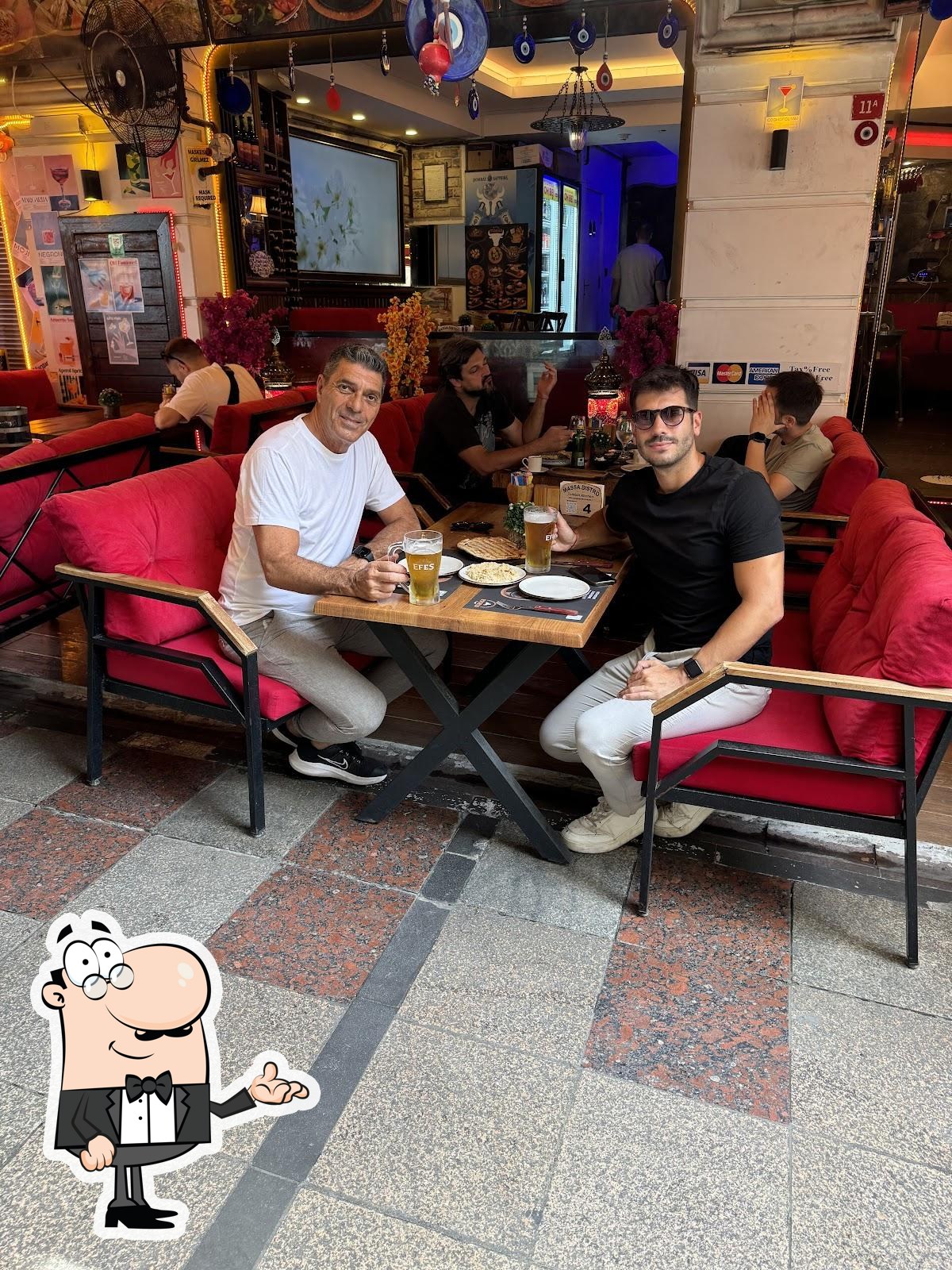 Забронируйте столик в "Massa Bistro".