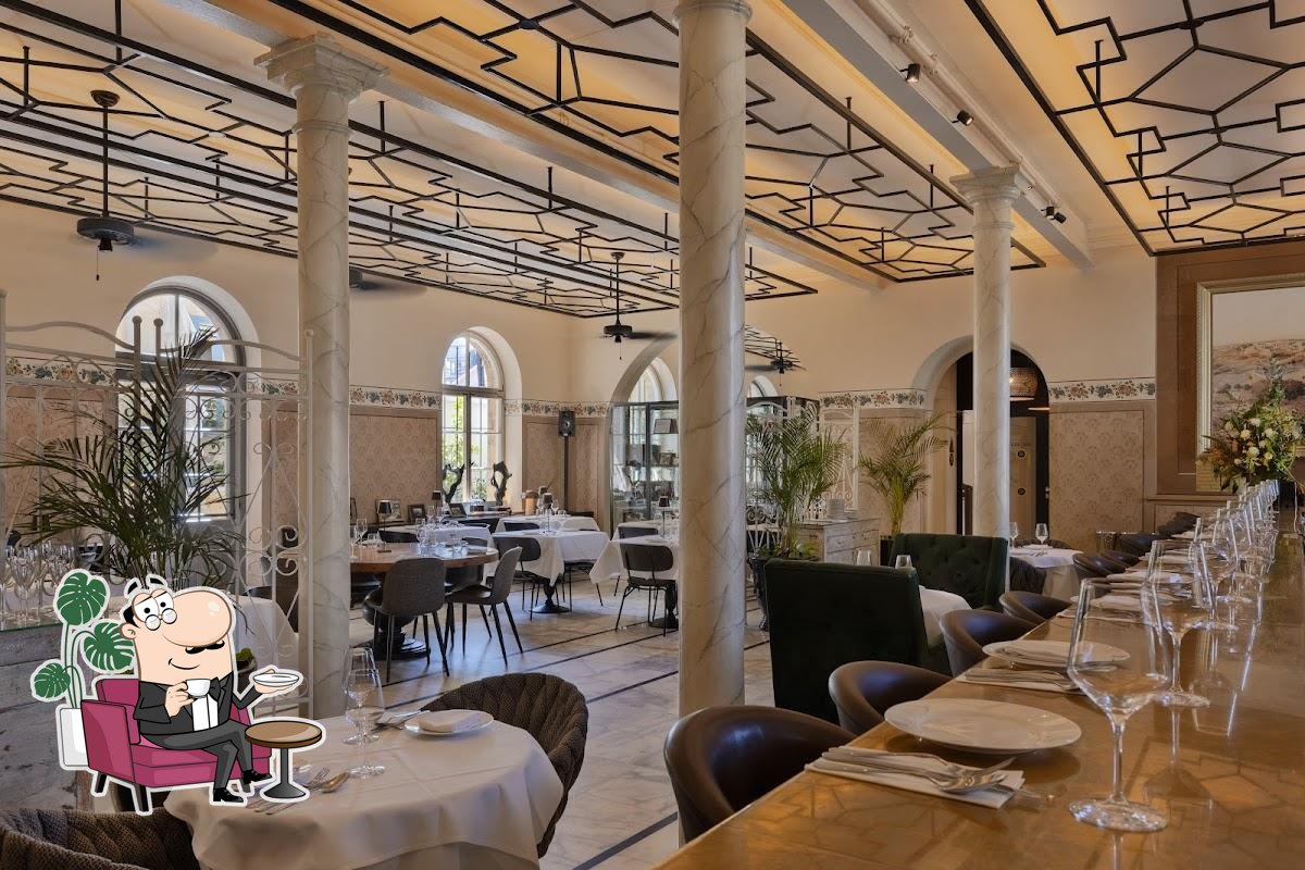 Интерьер "George & John - Relais & Châteaux".