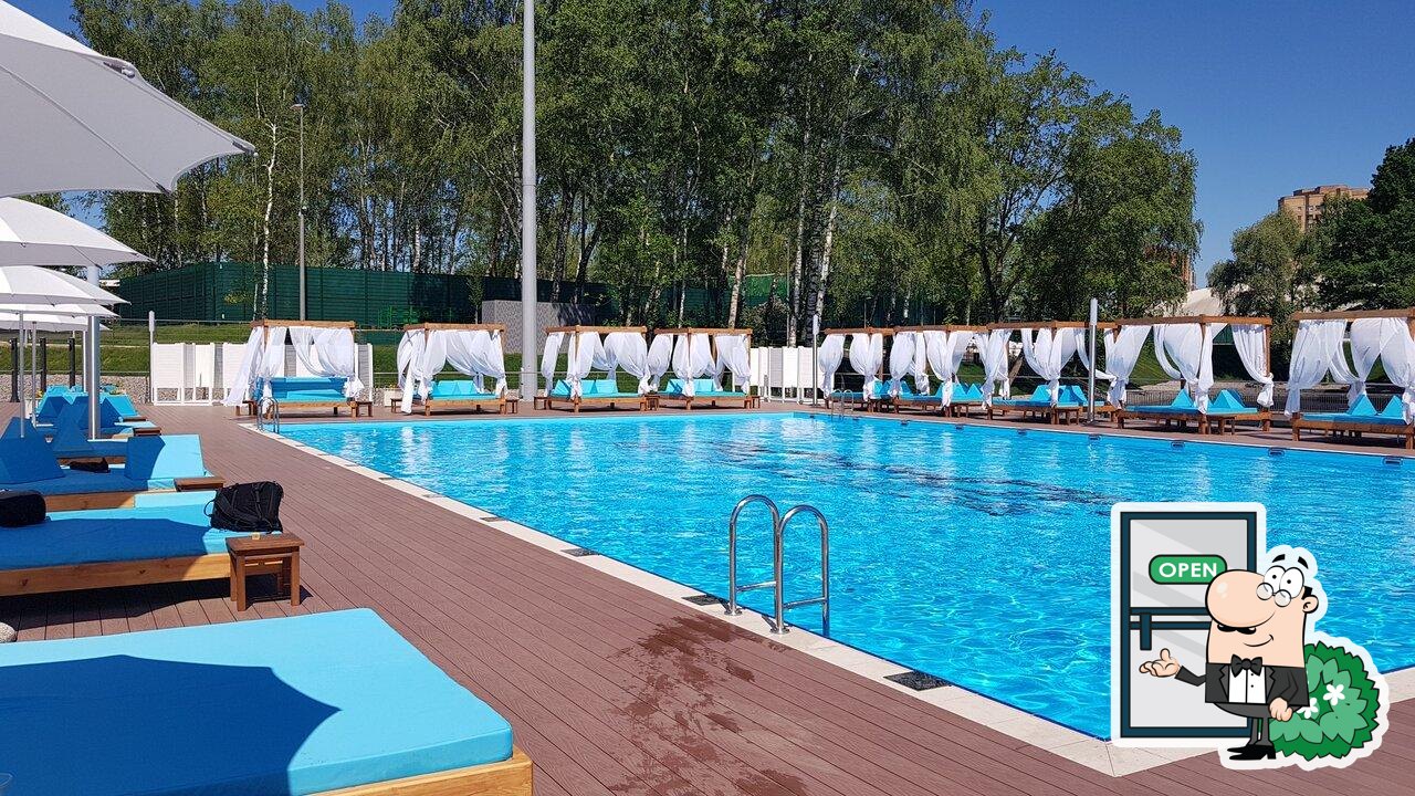 Посмотрите, как "Пляж-ресторан Речной" выглядит снаружи.