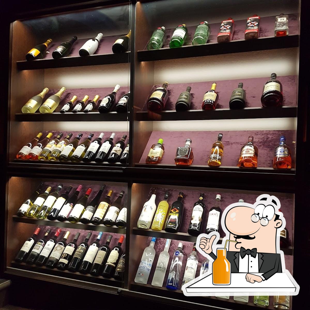 Закажите различные напитки, представленные в "MammaMia Clazz Restaurant".