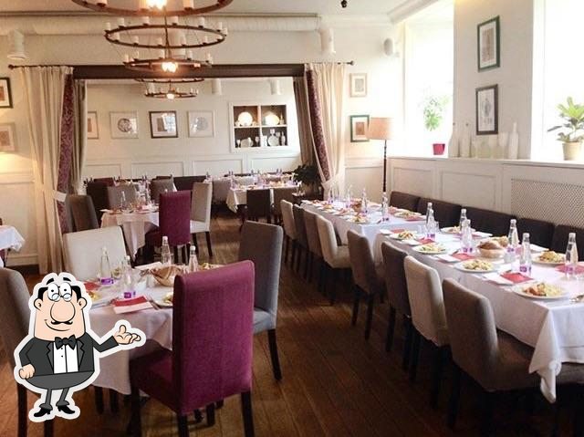 Посмотрите на внутренний интерьер "Ресторан Ромео".