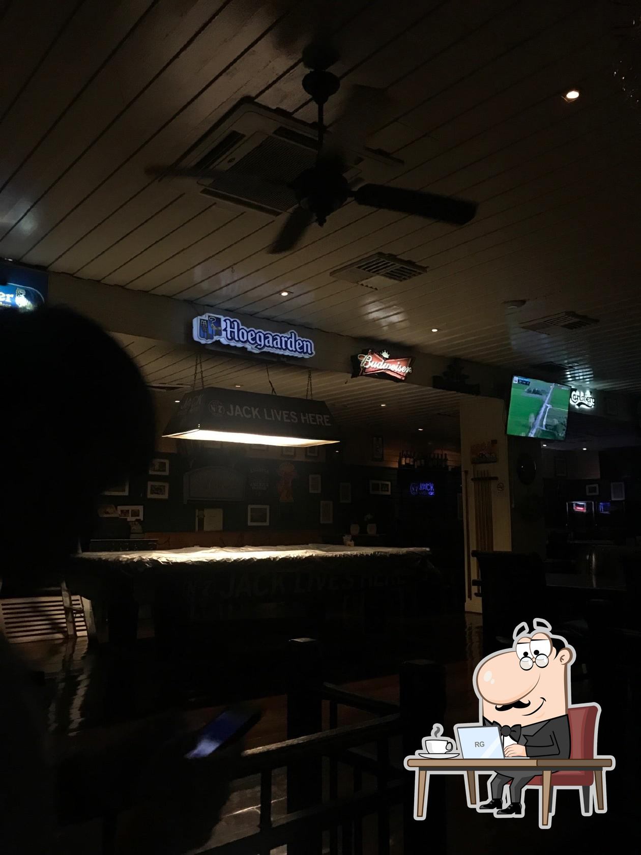 Забронируйте столик в "Mulligans".
