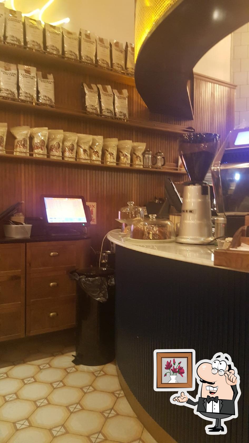 Забронируйте столик в "Landwer Cafe".