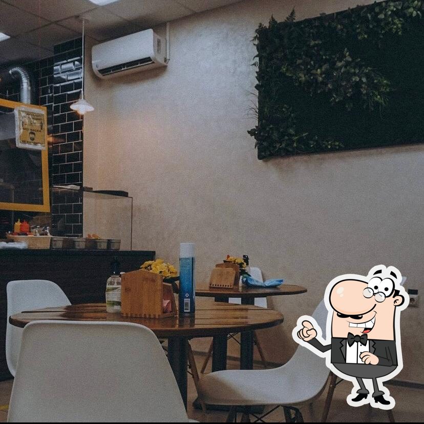 Посмотрите на внутренний интерьер "Gourmet Street Food".