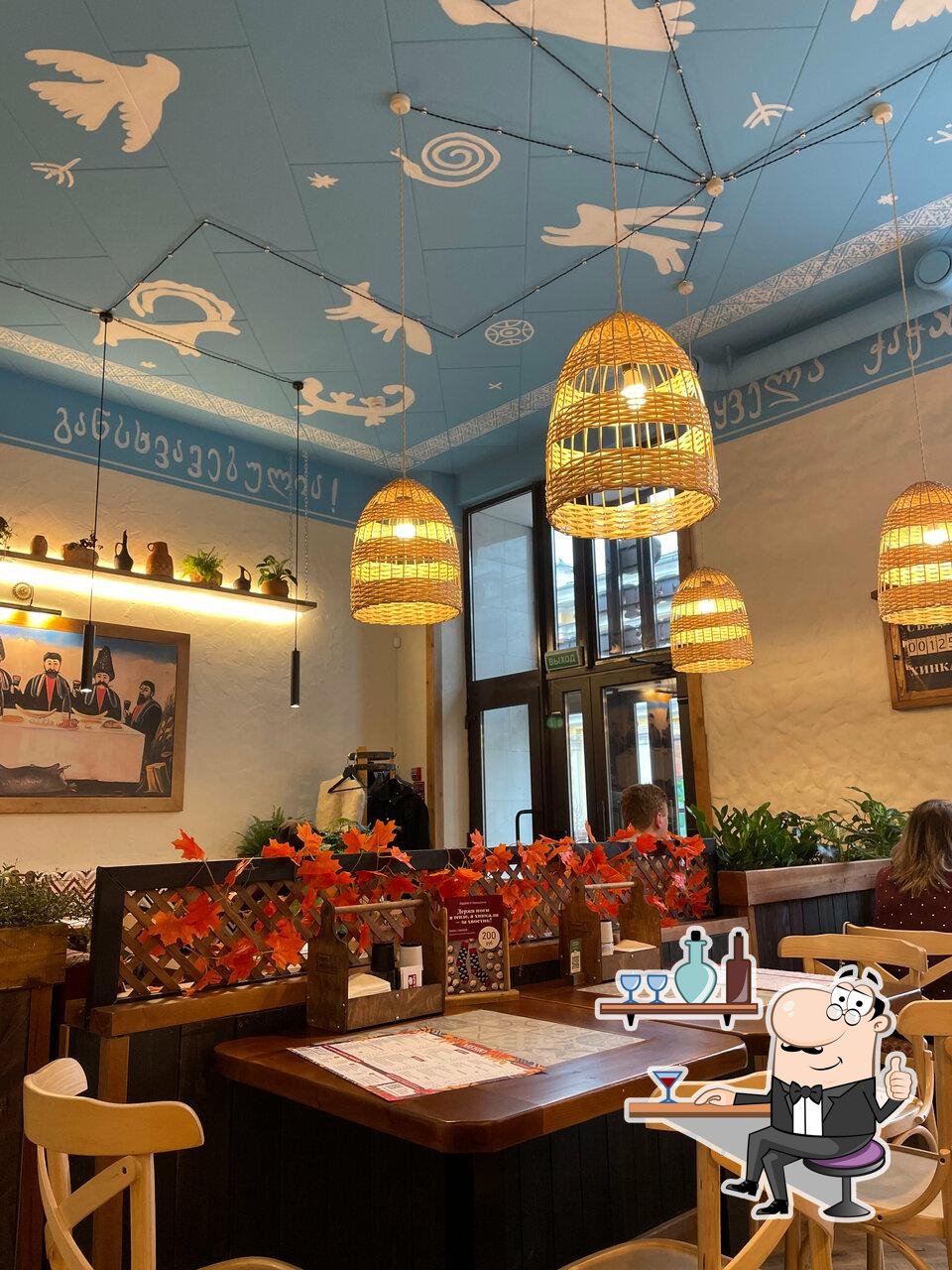 Посмотрите на внутренний интерьер "Старик Хинкалыч".