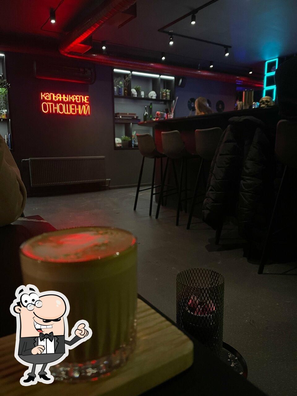 Забронируйте столик в "Lounge bar 42".