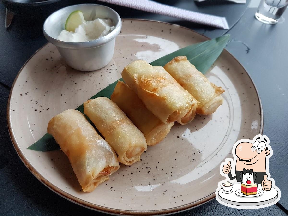 Попробуйте сладкие блюда.