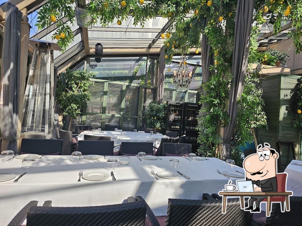 Посмотрите на внутренний интерьер "Бабель".