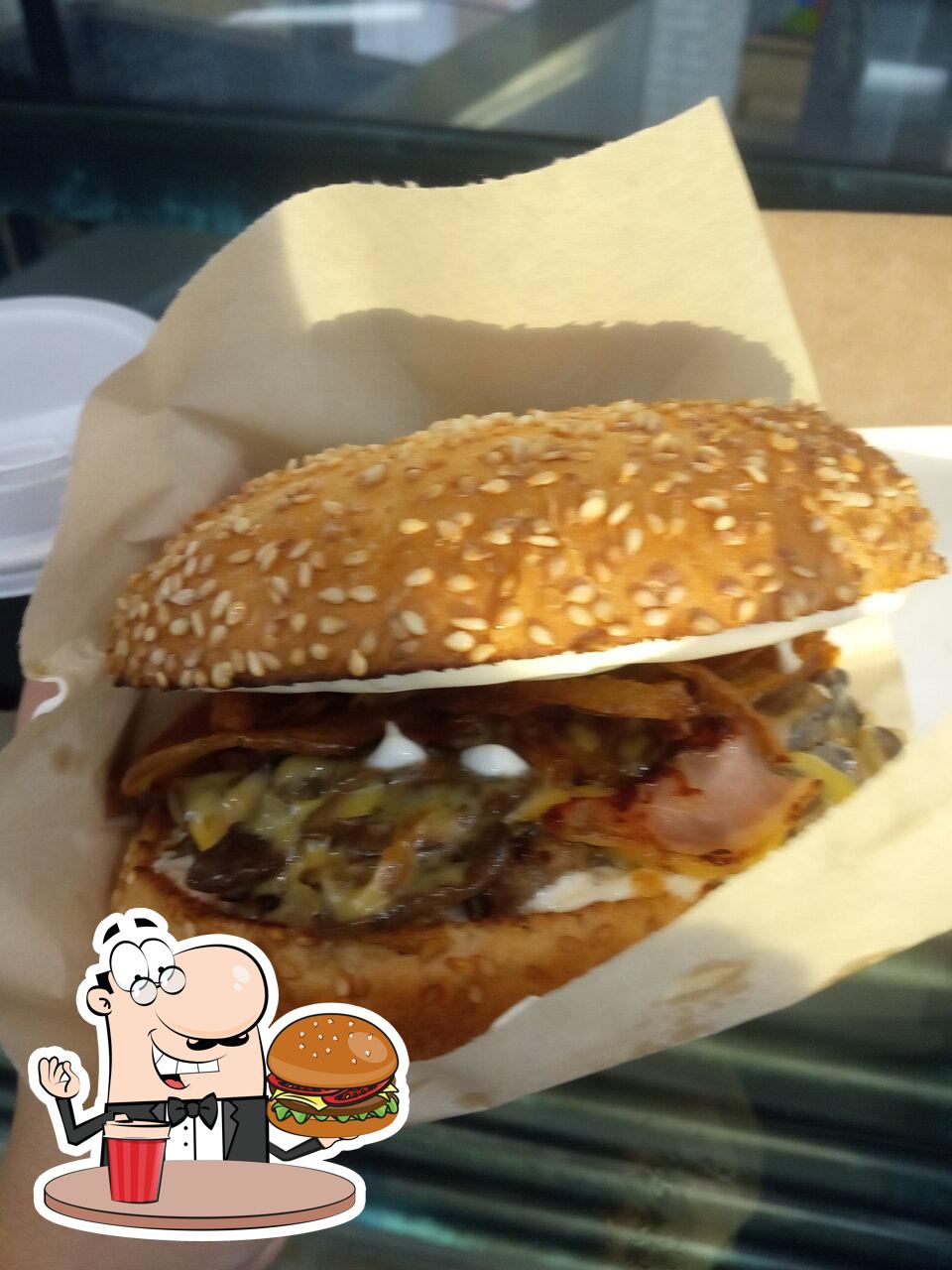Побалуйте себя гамбургером в "Burger One".