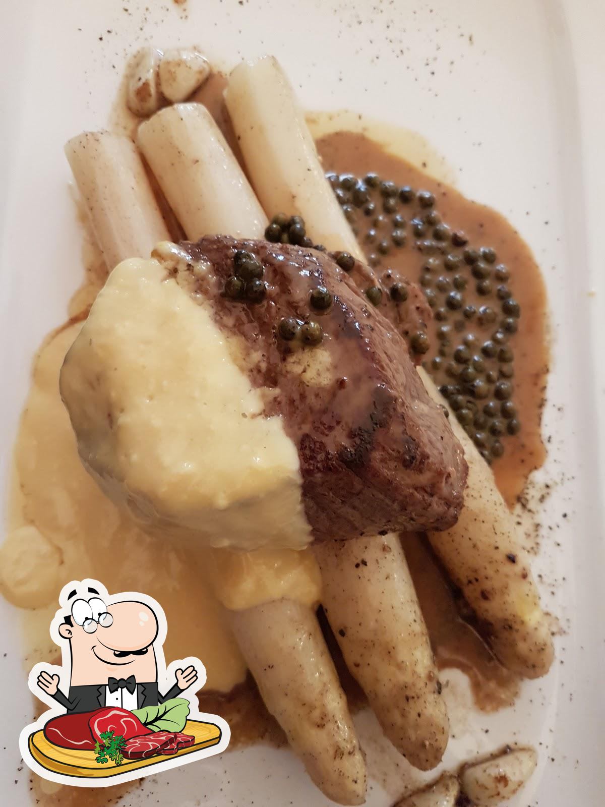 Здесь большое количество блюд для любителей мяса.