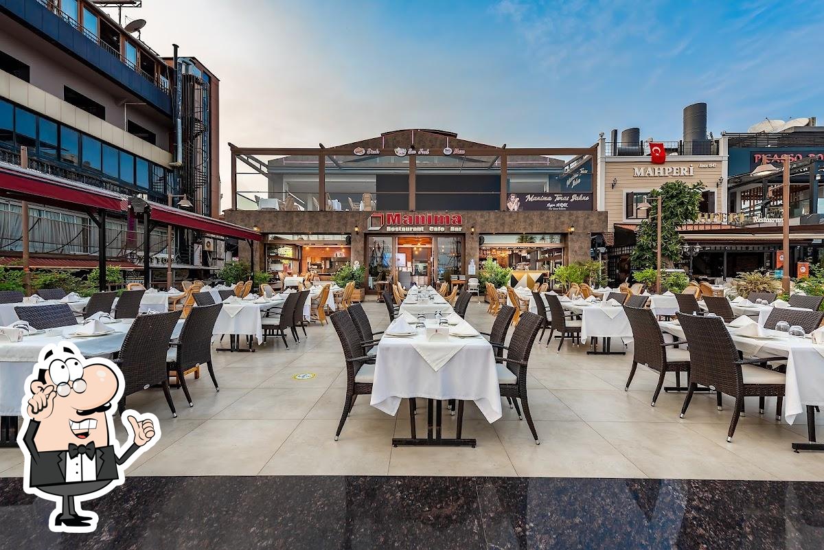 Посмотрите на внутренний интерьер "Manima Restaurant".