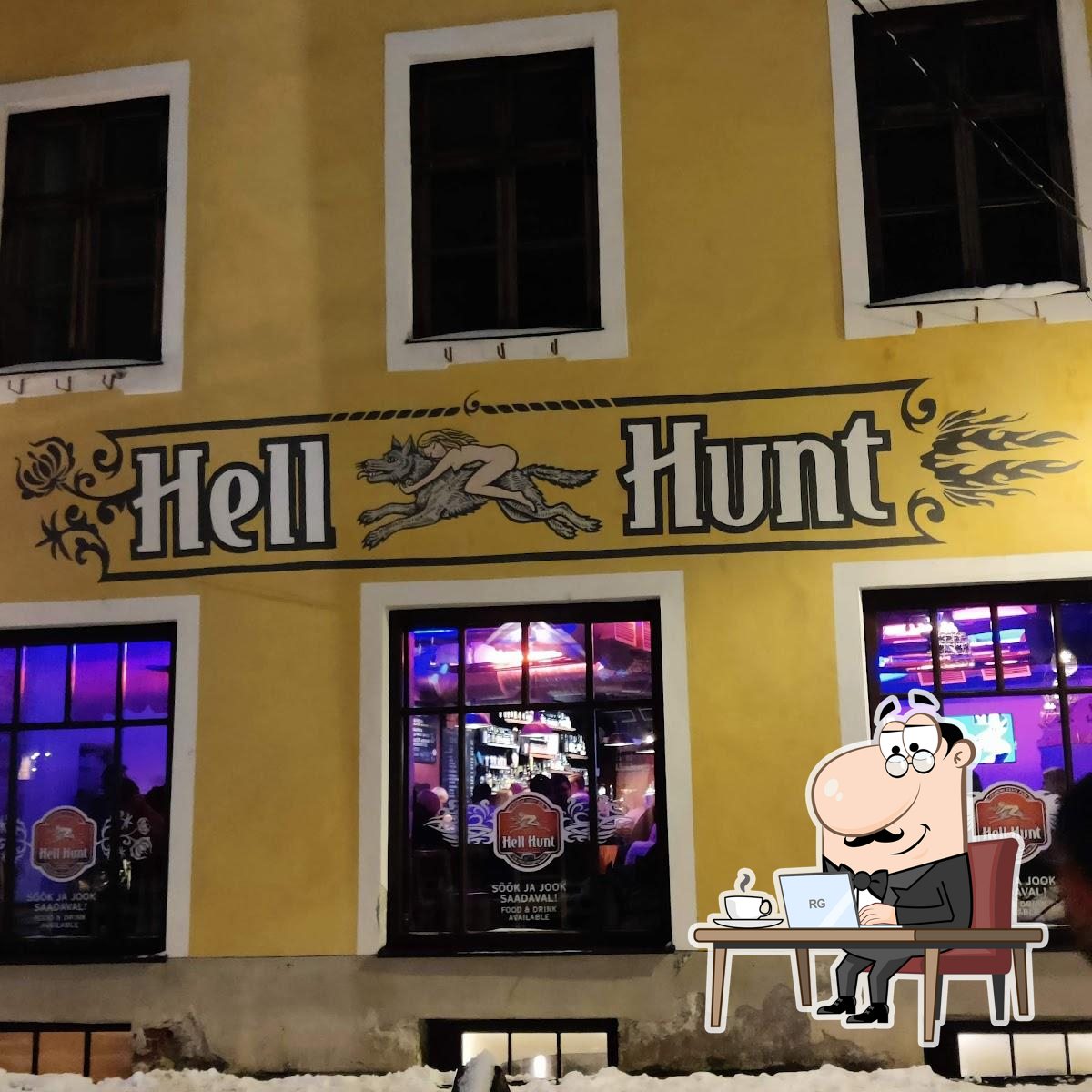 Посмотрите на внутренний интерьер "Паб Hell Hunt".