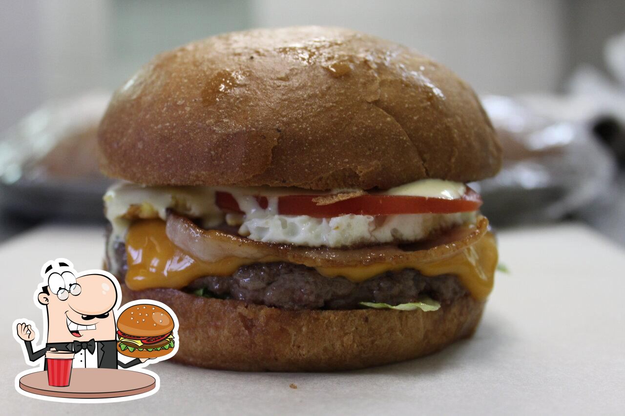  Гамбургеры из "Burger & Sуши" придутся по вкусу любому гурману.