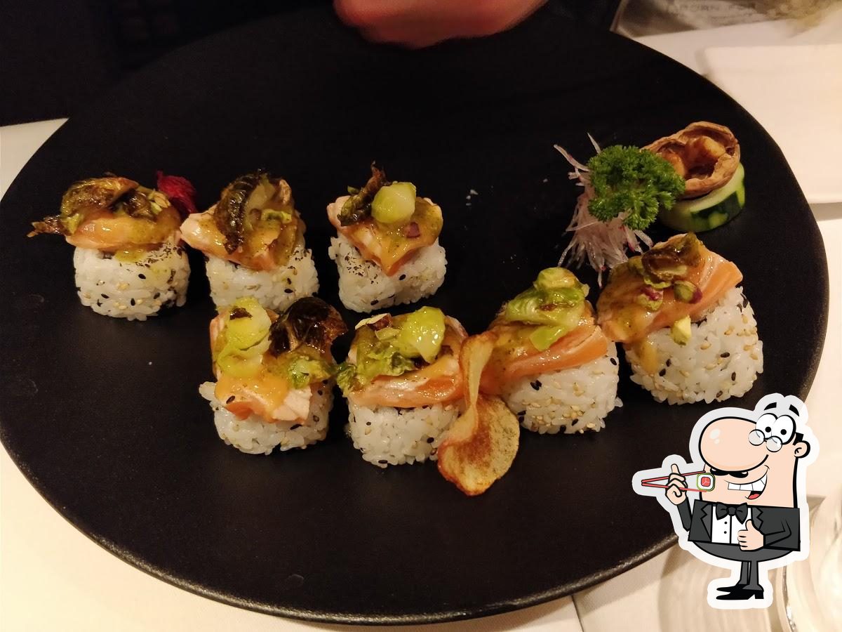 В "Sushisen" подают суши и роллы.