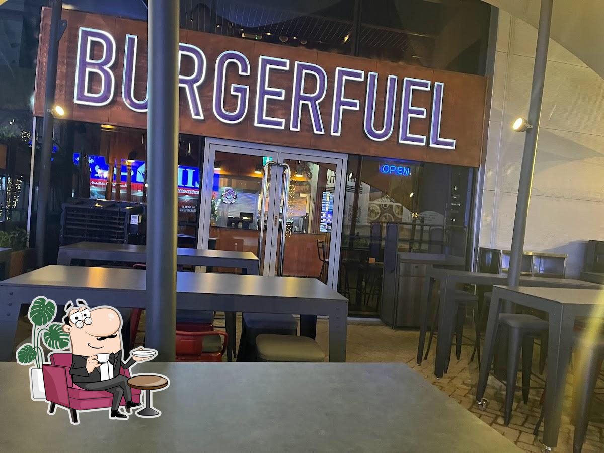 Интерьер "BurgerFuel".