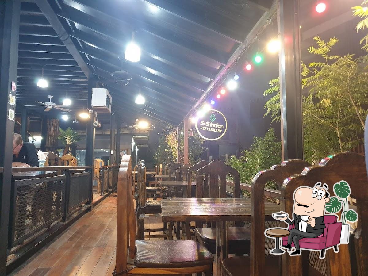 Интерьер "S and S Indian Restaurant Hua Hin".