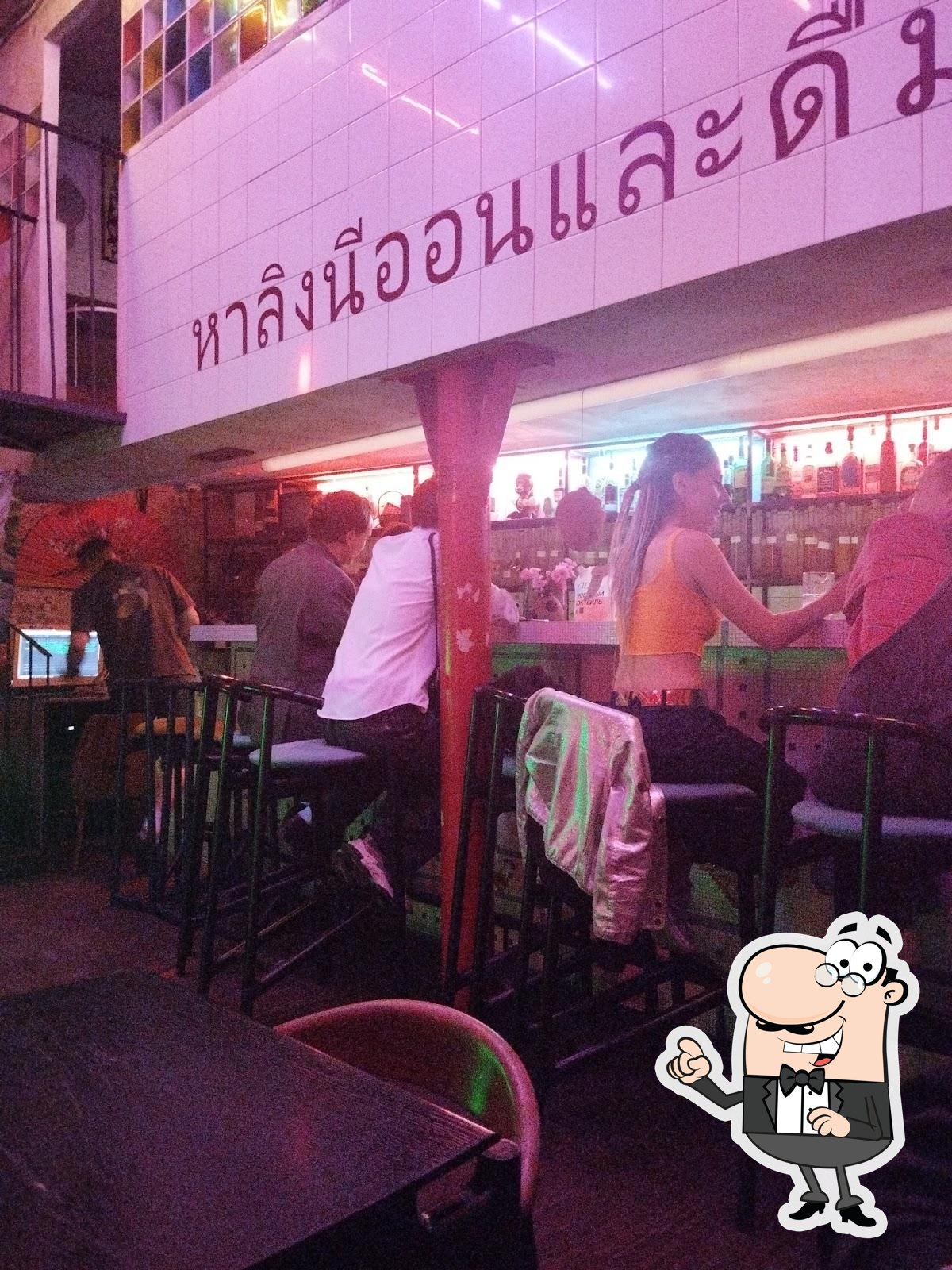 Интерьер "Neon monkey".