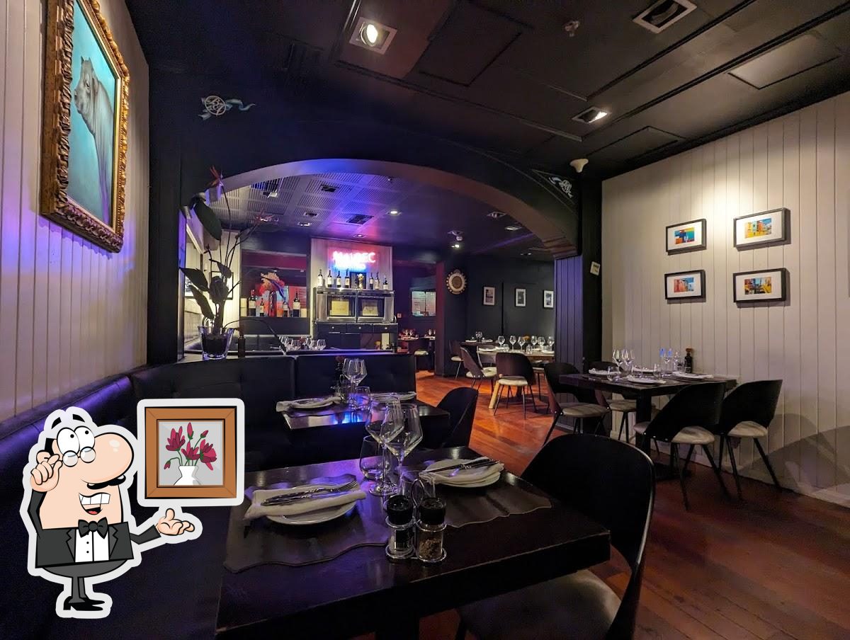 Интерьер "Buenos Aires Grill Restaurant".
