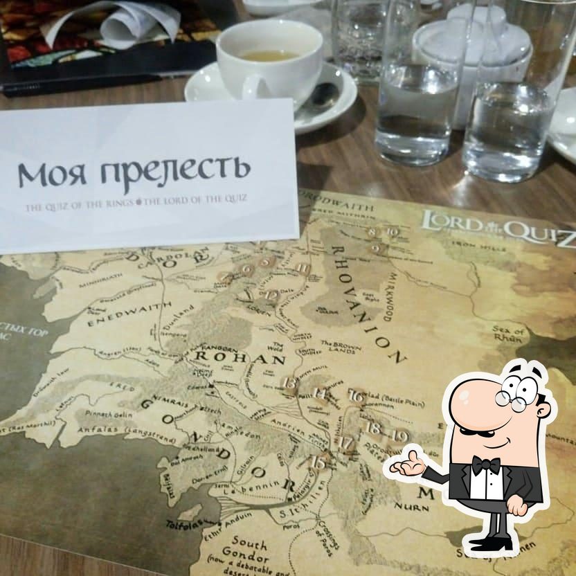 Посмотрите на внутренний интерьер "Витражи Lounge Cafe".
