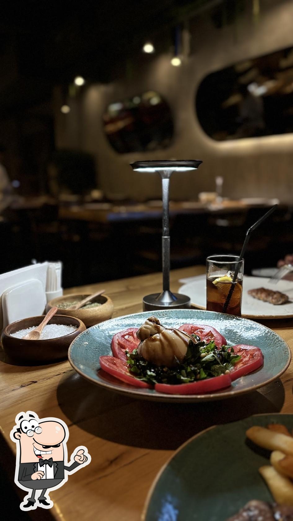 Посмотрите на внутренний интерьер "Cihan Turkish Steak and Kebab".