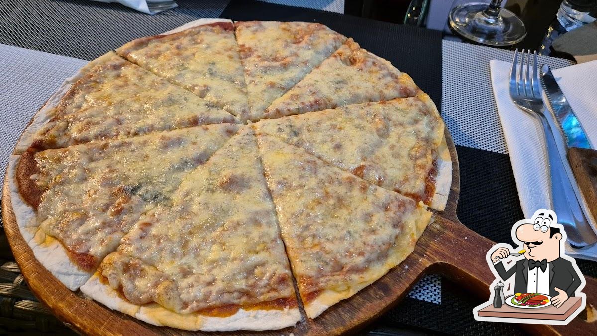 Блюда в "Bistro Walking Street french european thai food"