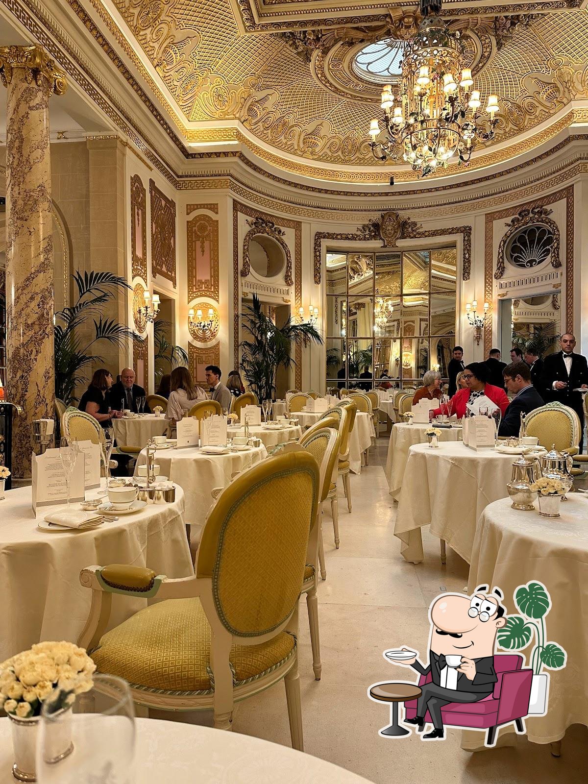 Интерьер "The Ritz Resturant".