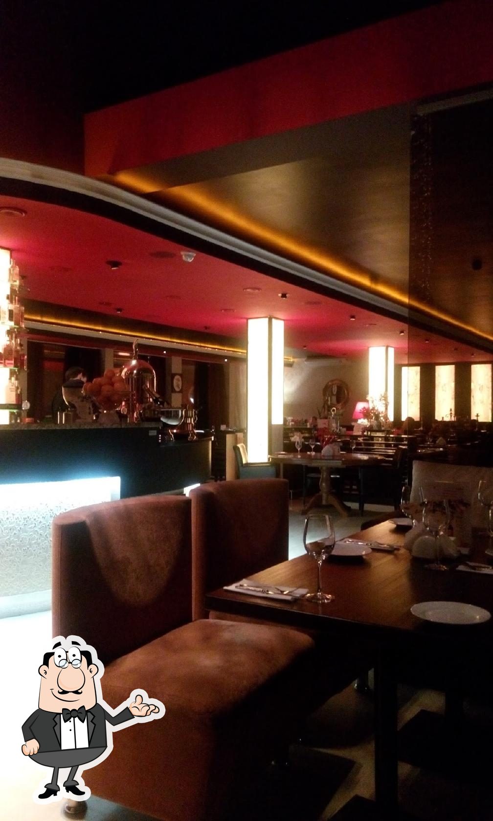 Посмотрите на внутренний интерьер "La Rosa Rossa".