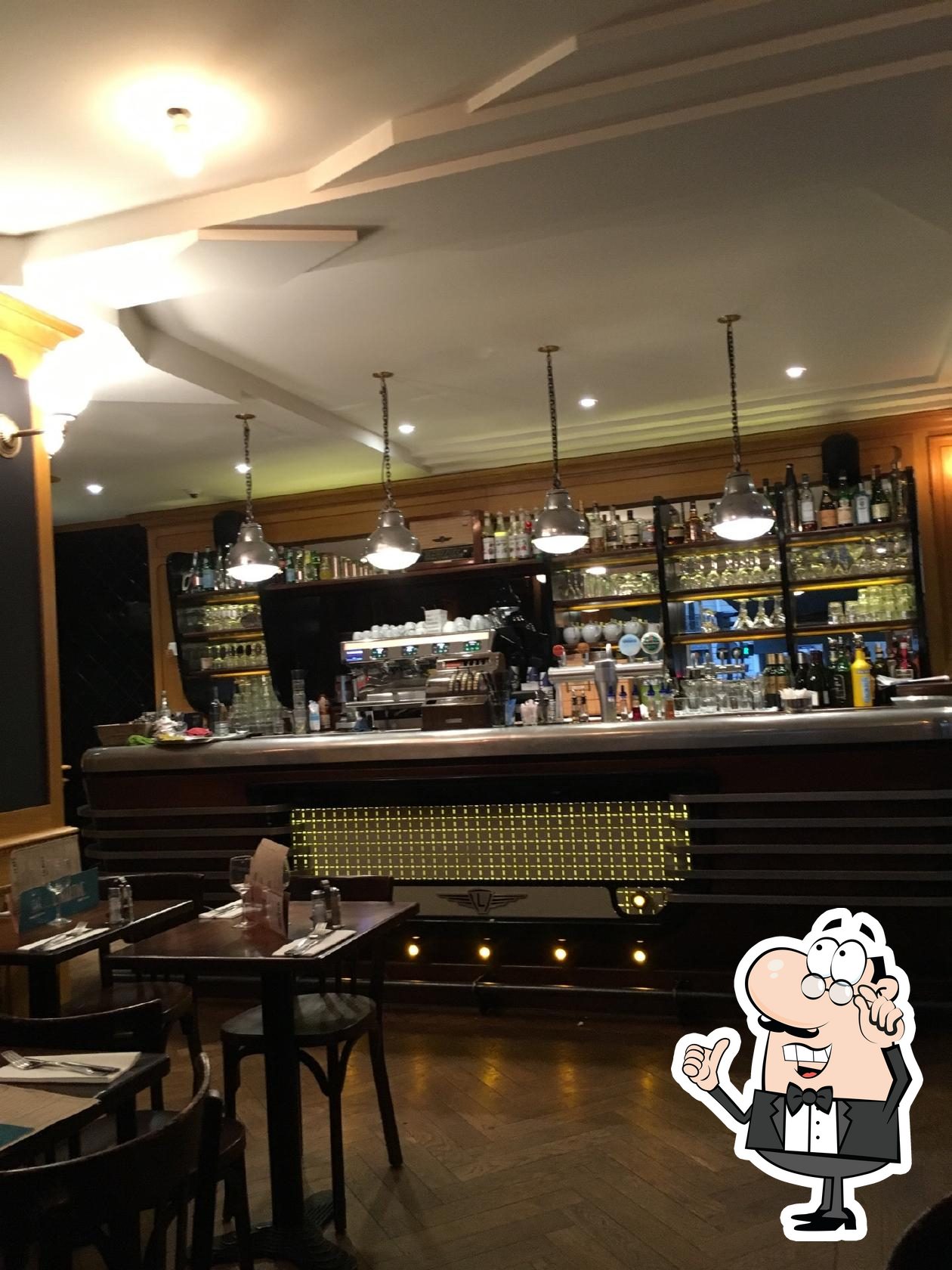 Забронируйте столик в "Café Lamartine".