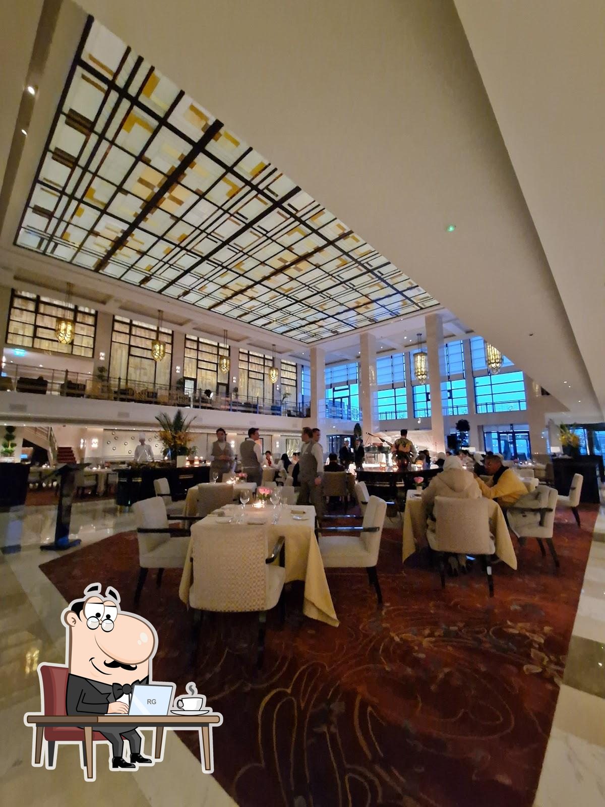 Интерьер "Fiyort Restaurant Karaköy".
