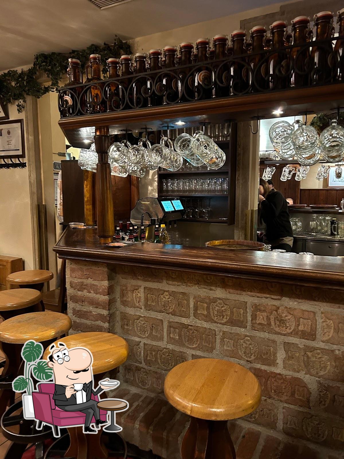 Забронируйте столик в "Salm Bräu".