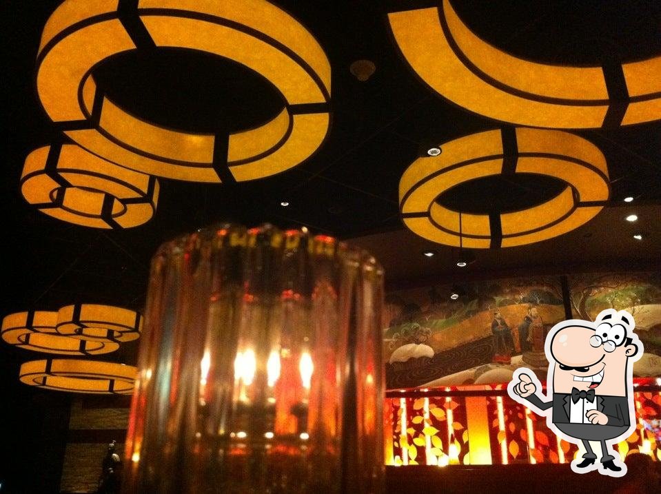 Забронируйте столик в "Pf Changs".
