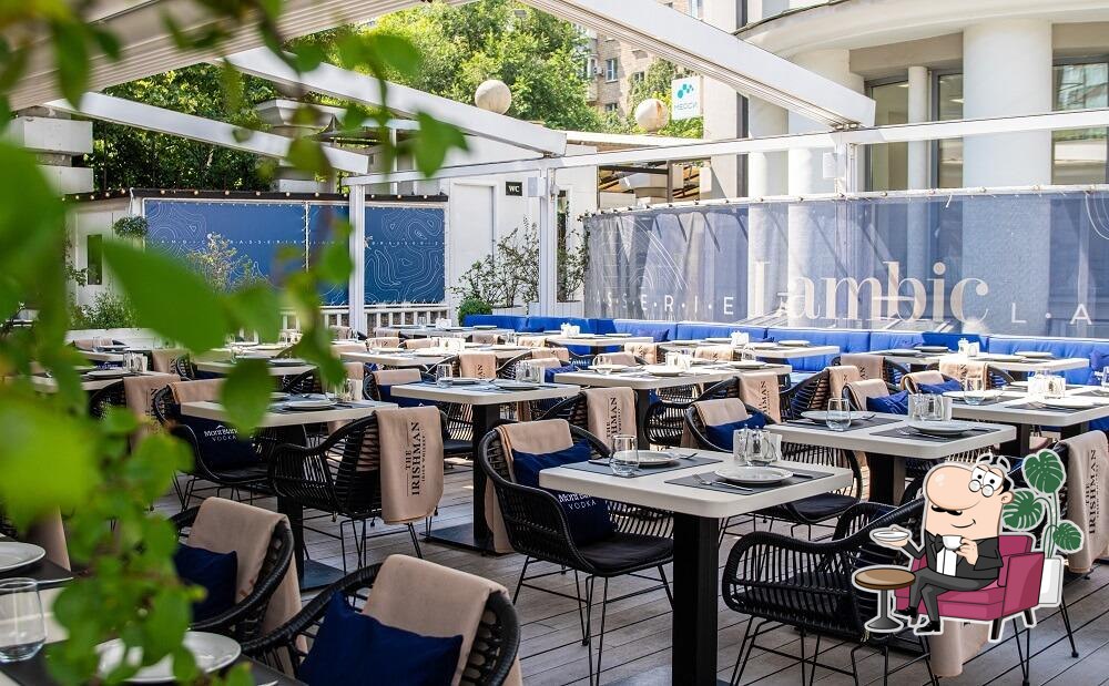 Забронируйте столик в "Brasserie Lambic".