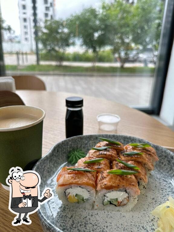Посмотрите на внутренний интерьер "Hēre sushi".